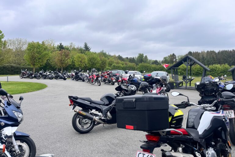 Hvad siger færdselsloven om kolonnekørsel